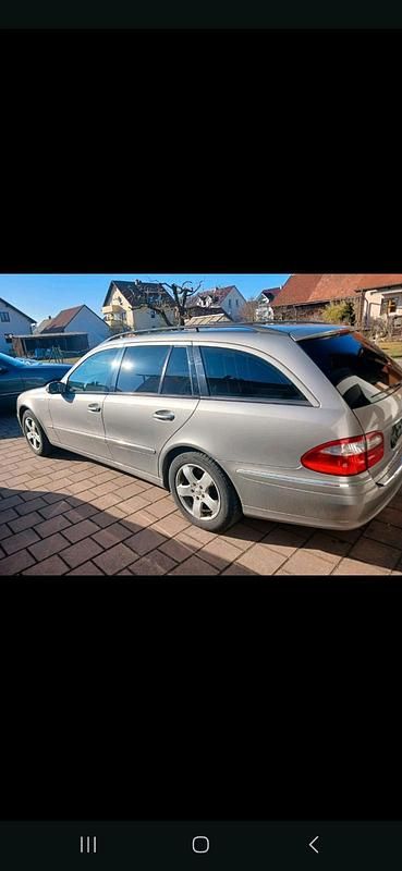 Gebraucht Mercedes E220 150 PS (110 kW) 2005 Grau Kombi