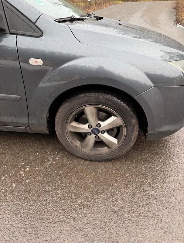 Brugt Ford Focus 2005 Grå Sedan
