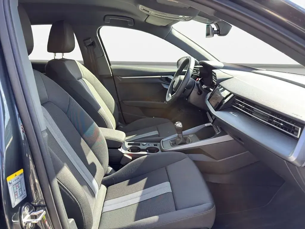 Second-hand Audi A3 Advanced Plus 150 CP (110 kW) 2025 Gri Berlinǎ