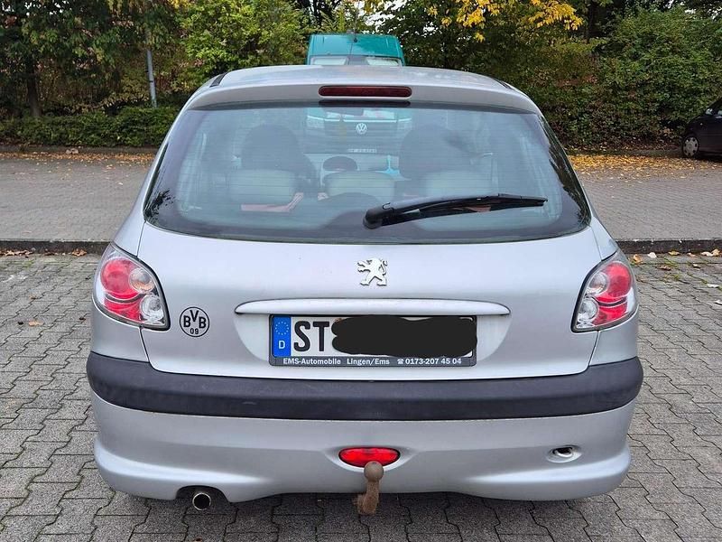 Gebraucht Peugeot 206 Filou 75 PS (55 kW) 2005 Silber Limousine