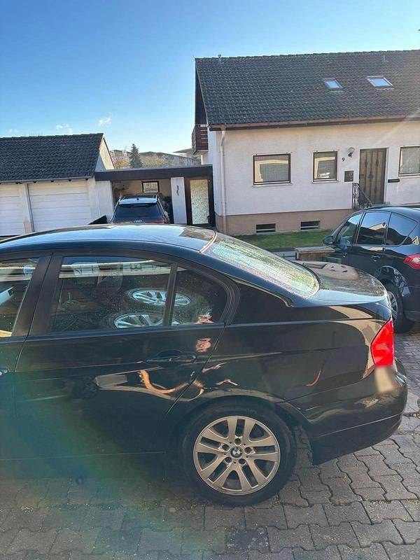 Gebraucht BMW 318 143 PS (105 kW) 2008 Schwarz Limousine