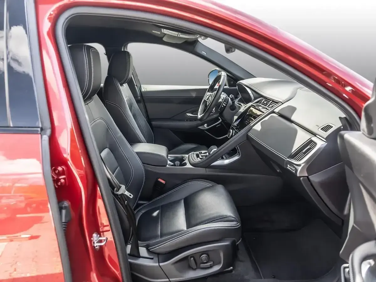 Occasion Jaguar E-Pace R-Dynamic 204 PK (150 kW) 2023 Rood SUV