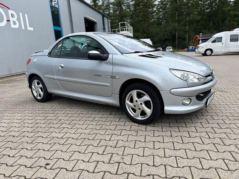 Gebraucht Peugeot 206 CC Quiksilver 109 PS (80 kW) 2004 Silber Cabrio