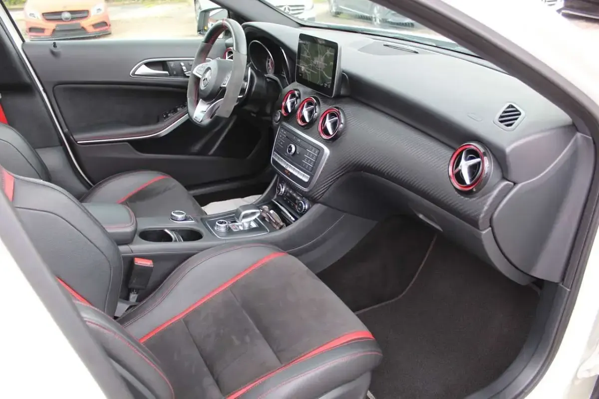 Gebraucht Mercedes A45 AMG AMG 381 PS (280 kW) 2018 Calcitweiss/zirrusweiss Coupé