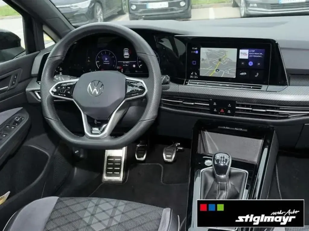 Gebraucht VW Golf VIII R-line 131 PS (96 kW) 2023 Deep black perleffekt Limousine