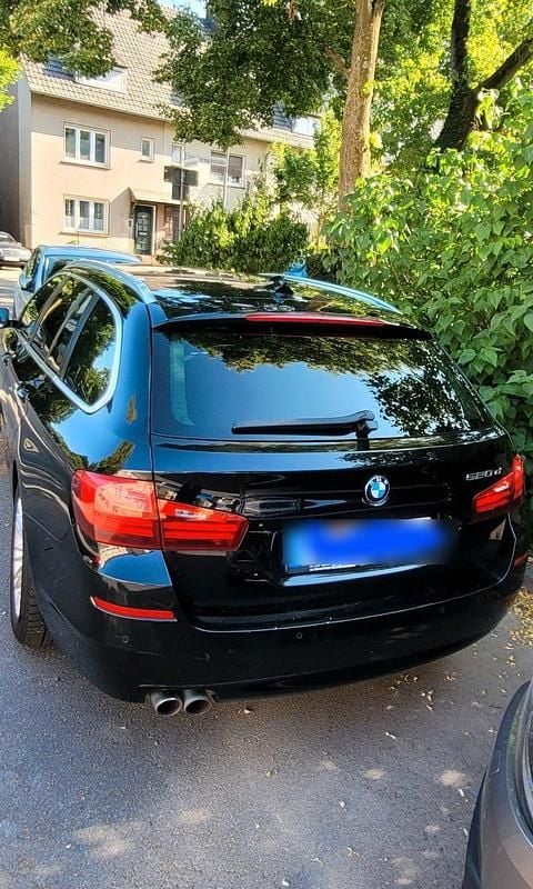 Schwarz Gebraucht 2014 BMW 520 Kombi | 8.699 € (Superpreis) - Bild 1/4