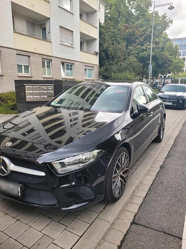 Schwarz Gebraucht 2020 Mercedes A250 Limousine | 20.500 € (Superpreis) - Bild 1/4