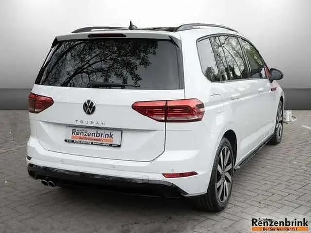Gebraucht VW Touran Highline 150 PS (110 kW) 2024 Weiß (pure white schwarz) Van / Kleinbus