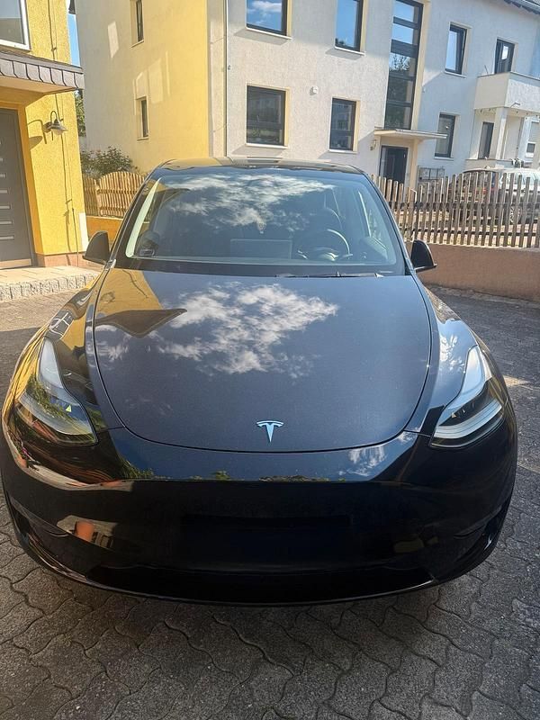Schwarz Gebraucht 2023 Tesla Model Y Long Range AWD SUV | 37.900 € (Teuer) - Bild 1/4