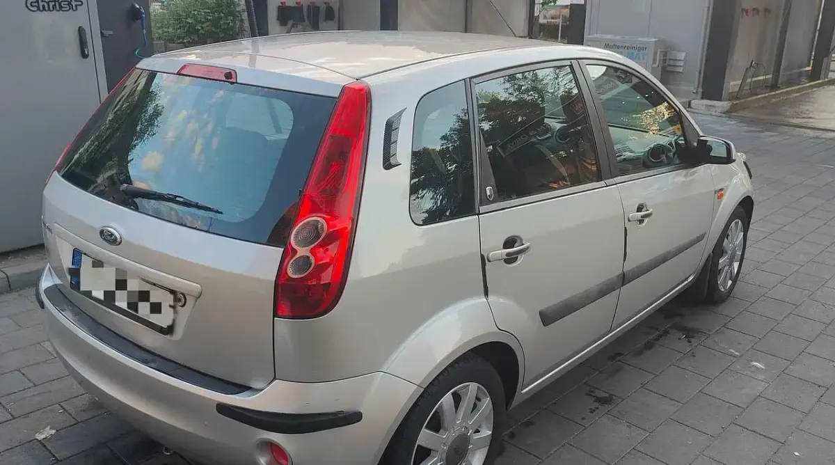 Gebraucht Ford Fiesta 80 PS (58 kW) 2005 Silber Kleinwagen