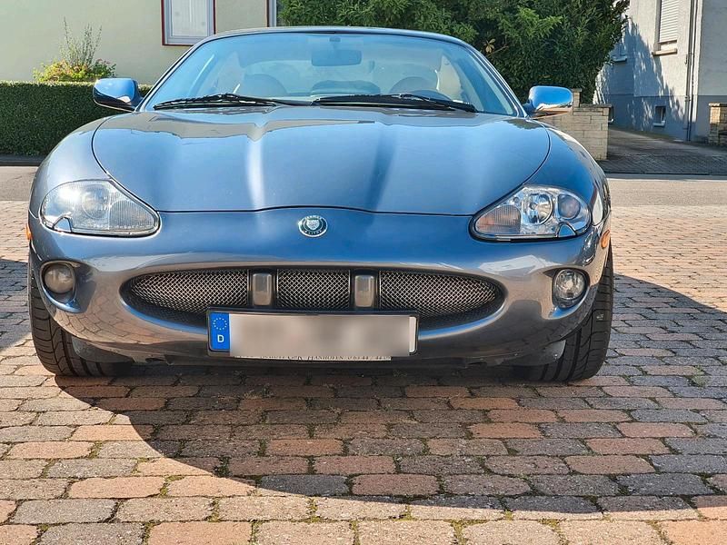 Grau Gebraucht 1997 Jaguar XK8 Coupé | 13.400 € - Bild 1/4
