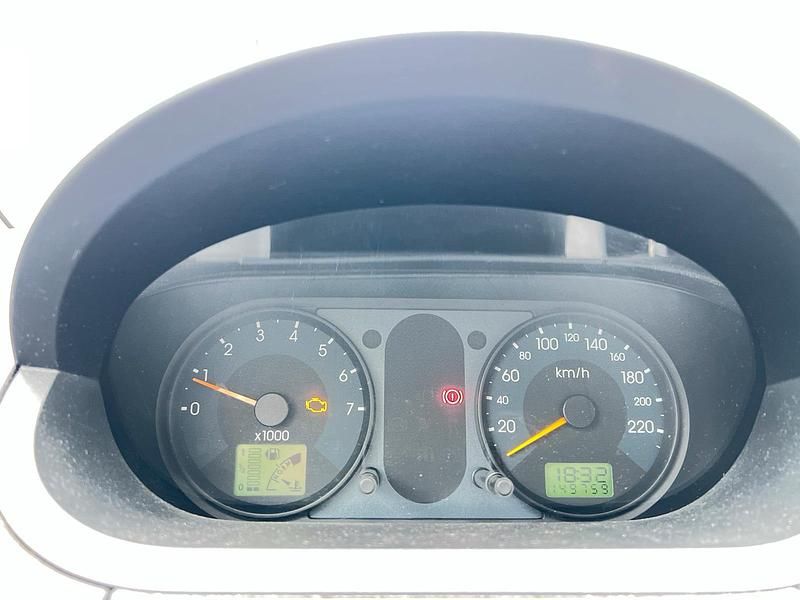 Gebraucht Ford Fiesta 70 PS (51 kW) 2003 Rot Kleinwagen