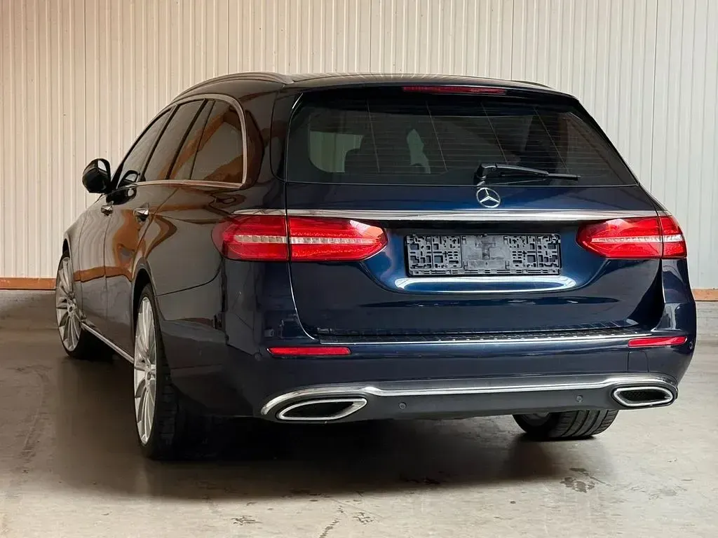 Gebraucht Mercedes E220 194 PS (142 kW) 2018 Blau Kombi