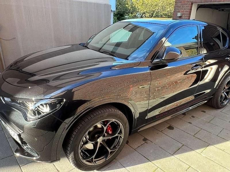 Schwarz Gebraucht 2024 Alfa Romeo Stelvio Veloce SUV | 33.500 € (Superpreis) - Bild 1/4