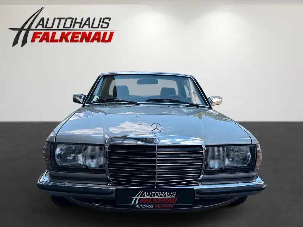 Gebraucht Mercedes 230 136 PS (100 kW) 1984 Beige Coupé