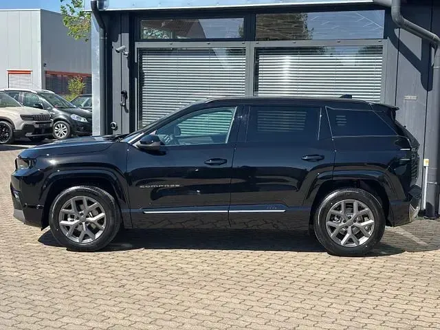 Neu Jeep Compass 145 PS (106 kW) 2026 Schwarz SUV