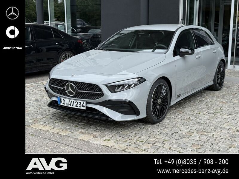 Silber Gebraucht 2025 Mercedes A200 AMG Limousine | 41.900 € - Bild 1/4