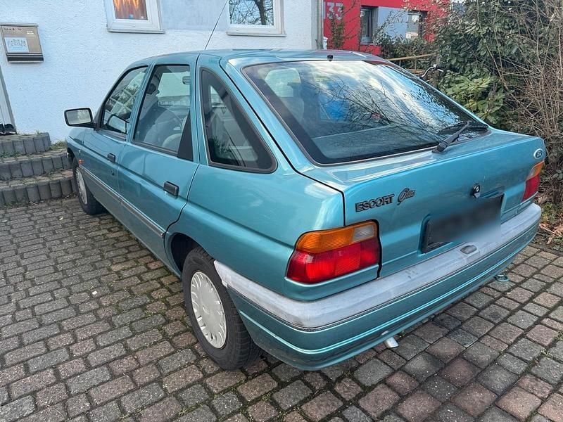 Blau Gebraucht 1991 Ford Escort Ghia Kleinwagen | 1.600 € - Bild 1/4