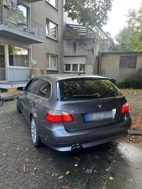 Grau Gebraucht 2009 BMW 530 Kombi | 5.300 € (Fairer Preis) - Bild 1/4