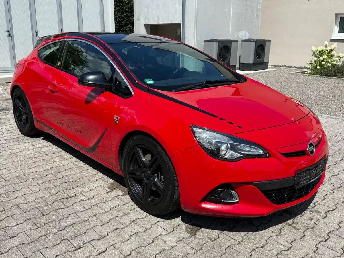 Gebraucht Opel Astra GTC Eco 136 PS (100 kW) 2015 Rot Limousine