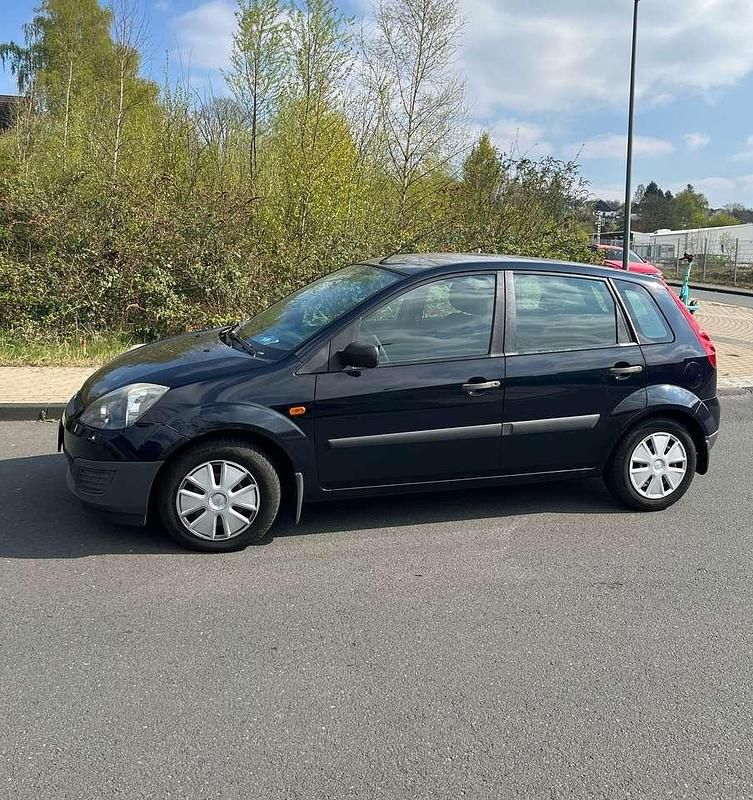 Blau Gebraucht 2007 Ford Fiesta Ambiente Limousine | 1.500 € (Fairer Preis) - Bild 1/4