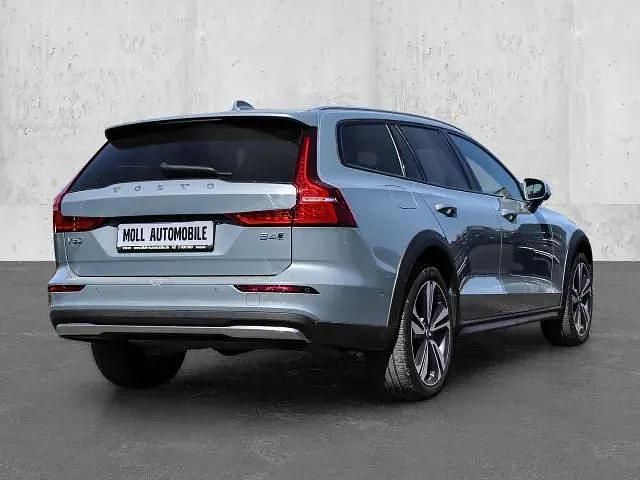Gebraucht Volvo V60 CC Plus 197 PS (144 kW) 2023 Grau Kombi