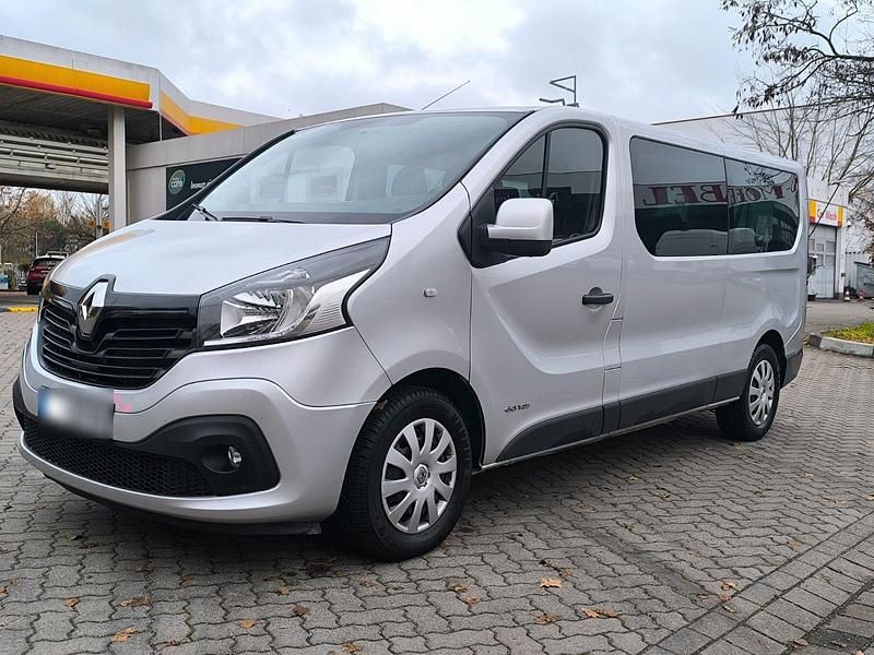 Gebraucht Renault Trafic 145 PS (106 kW) 2018 Silber Van / Kleinbus