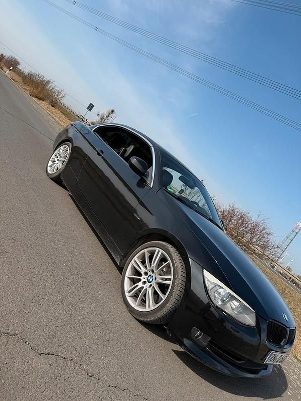 Gebraucht BMW 330 Cabriolet 241 PS (177 kW) 2011 Schwarz Cabrio