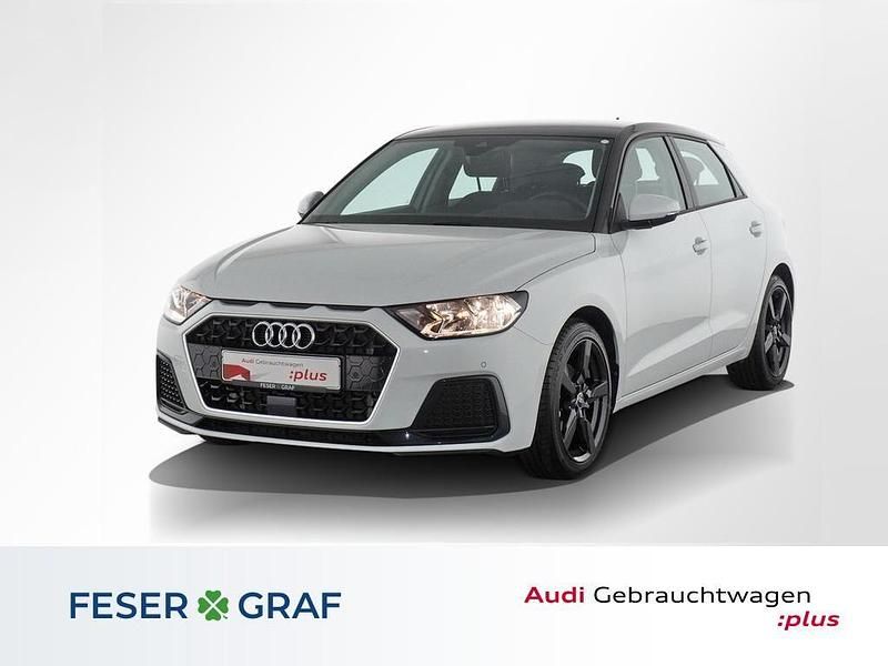 Gletscherweiß metallic Gebraucht 2024 Audi A1 Sportback Advanced Plus Kleinwagen | 22.880 € (Fairer Preis) - Bild 1/4