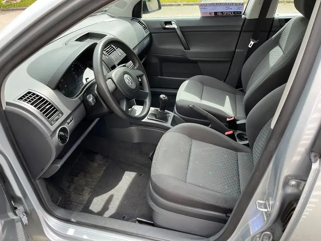 Gebraucht VW Polo Basis 64 PS (47 kW) 2002 Silber Limousine