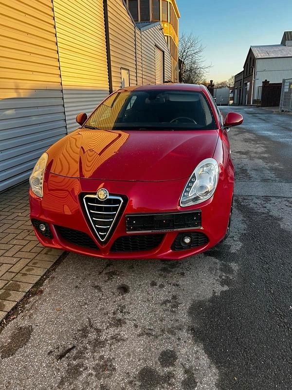 Gebraucht Alfa Romeo Giulietta 120 PS (88 kW) 2011 Rot Limousine