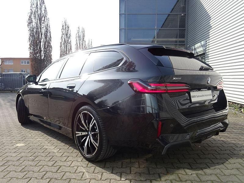 Gebraucht BMW 540 M Sport 286 PS (210 kW) 2025 Saphirschwarz met. Kombi