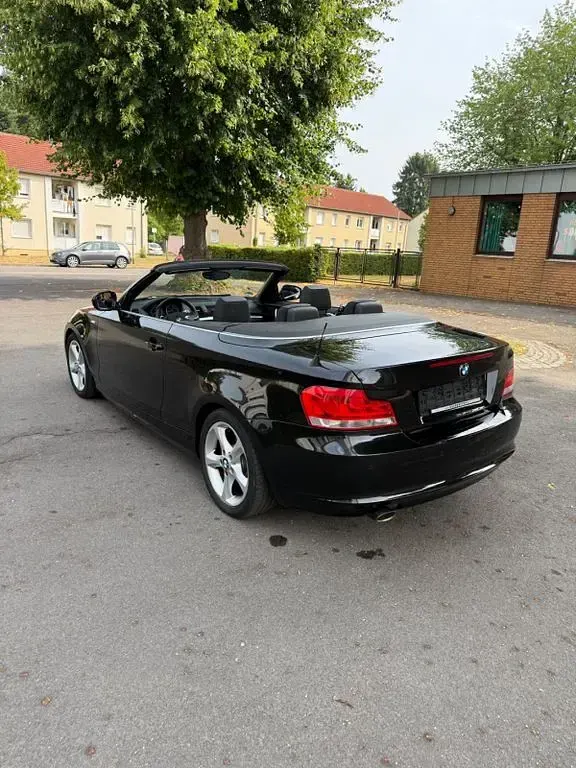 Gebraucht BMW 123 Cabriolet Sport Line 204 PS (150 kW) 2011 Schwarz Cabrio