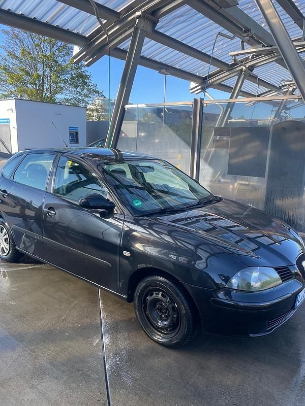 Schwarz Gebraucht 2004 Seat Ibiza Limousine | 1.000 € (Guter Preis) - Bild 1/4