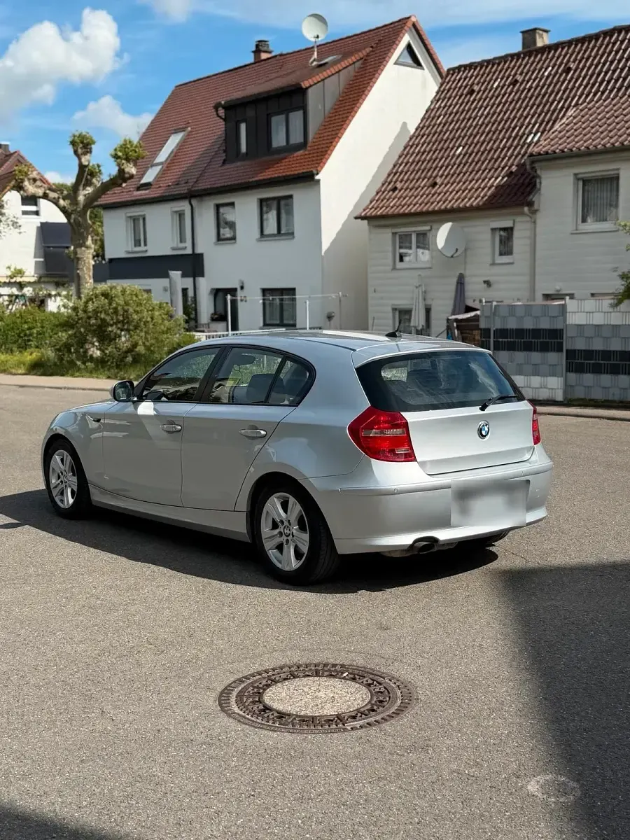 Gebraucht BMW 116 122 PS (89 kW) 2011 Grau Kleinwagen
