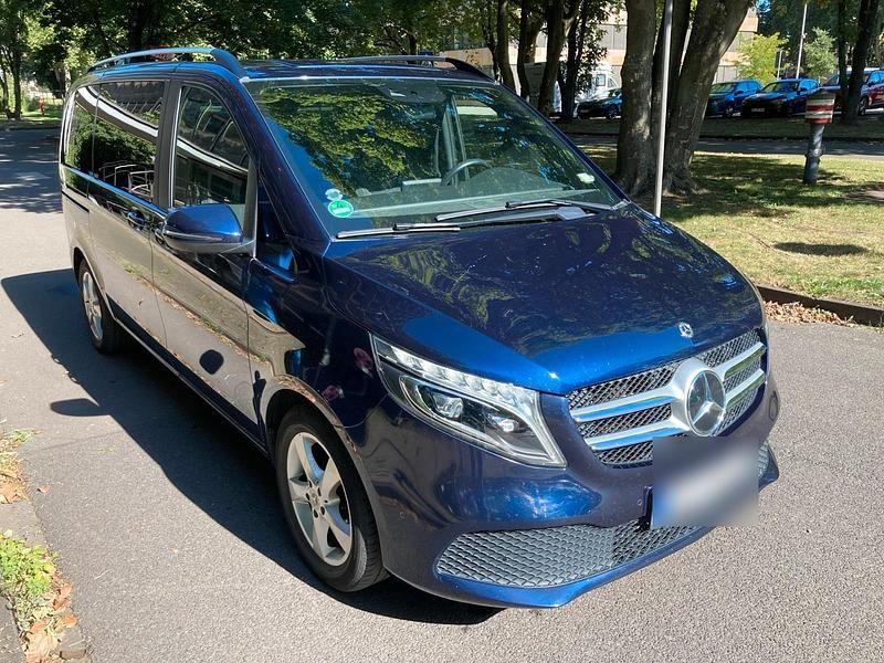 Blau Gebraucht 2020 Mercedes V220 Van / Kleinbus | 38.900 € (Superpreis) - Bild 1/4