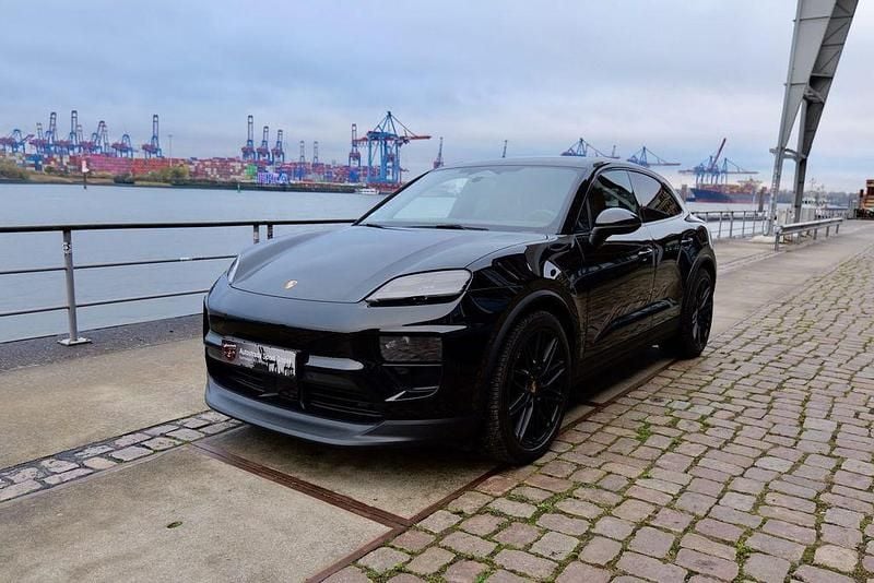 Gebraucht Porsche Macan 4 Electric 300 kW (408 PS) 2024 Schwarz SUV