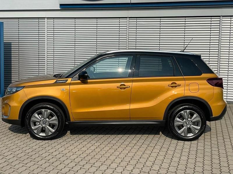 Gebraucht Suzuki Vitara Comfort 102 PS (75 kW) 2024 Gelb SUV