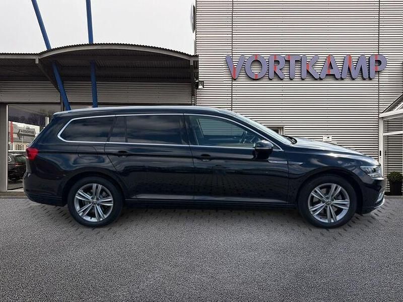 Gebraucht VW Passat Business 200 PS (147 kW) 2021 Deep black perleffekt (metallic) Kombi