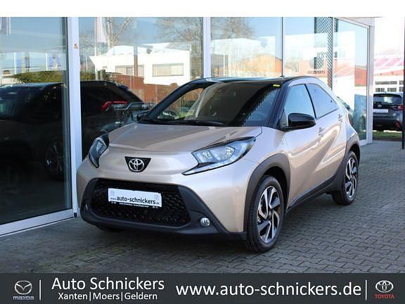 Beige Gebraucht 2024 Toyota Aygo Team Kleinwagen | 15.490 € (Fairer Preis) - Bild 1/4