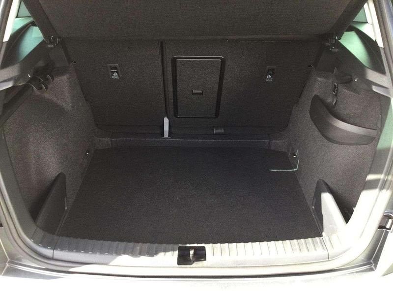 Gebraucht Skoda Karoq Selection 150 PS (110 kW) 2024 Graphitegrau metallic (metallic) SUV