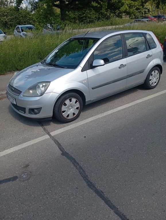 Silber Gebraucht 2007 Ford Fiesta Kleinwagen | 1.800 € (Superpreis) - Bild 1/4