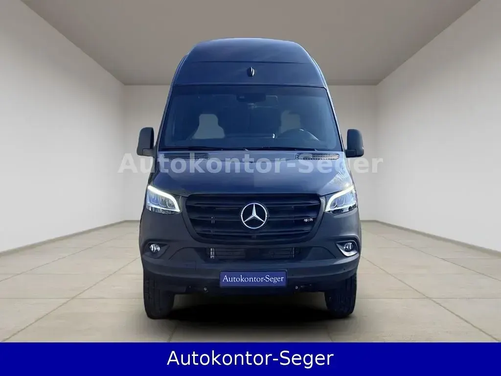 Gebraucht Mercedes Sprinter 190 PS (139 kW) 2024 Grau Van