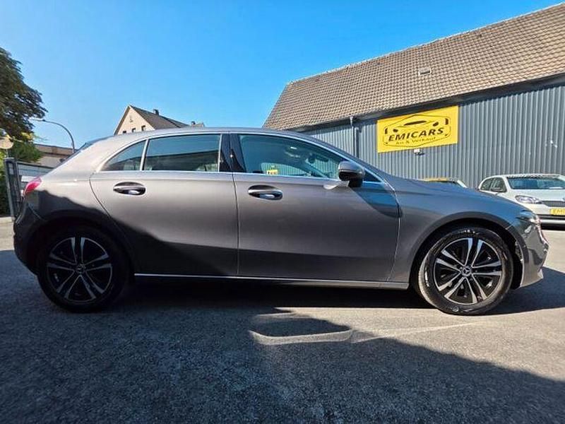 Gebraucht Mercedes A200 Progressive 163 PS (119 kW) 2024 Grau Limousine