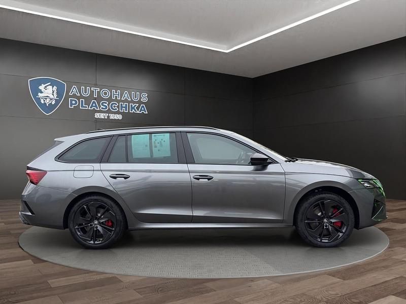 Neu Skoda Octavia RS 265 PS (194 kW) 2025 Graphitegrau metallic Kombi