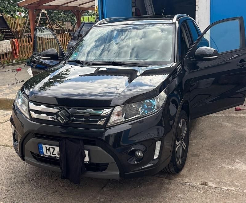 Schwarz Gebraucht 2016 Suzuki Vitara Comfort+ SUV | 11.399 € (Guter Preis) - Bild 1/4