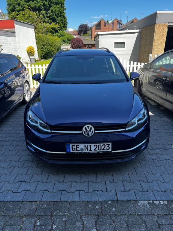 Blau Gebraucht 2017 VW Golf VII Kombi | 11.500 € (Fairer Preis) - Bild 1/4