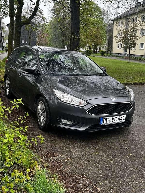 Gebraucht Ford Focus Trend 120 PS (88 kW) 2015 Grau Kombi