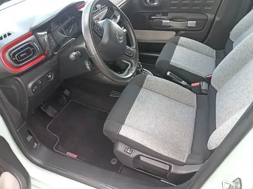 Gebraucht Citroën C3 PureTech 110 PS (80 kW) 2018 Grün Kleinwagen