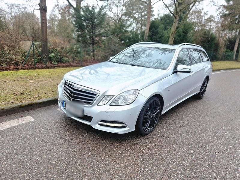Silber Gebraucht 2010 Mercedes E220 Avantgarde Kombi | 6.990 € (Fairer Preis) - Bild 1/4